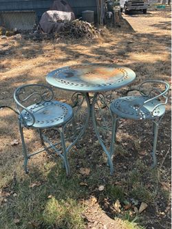 Garden table and 2 chairs