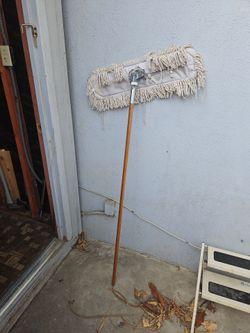 Commercial Cotton Dust Mop - 24" Flat Fringe with Wood Handle