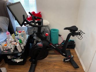 Peloton Bike + Peloton Shoes | Excellent Condition