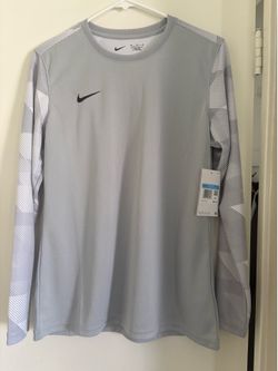 Nike women’s soccer shirt medium new with tags