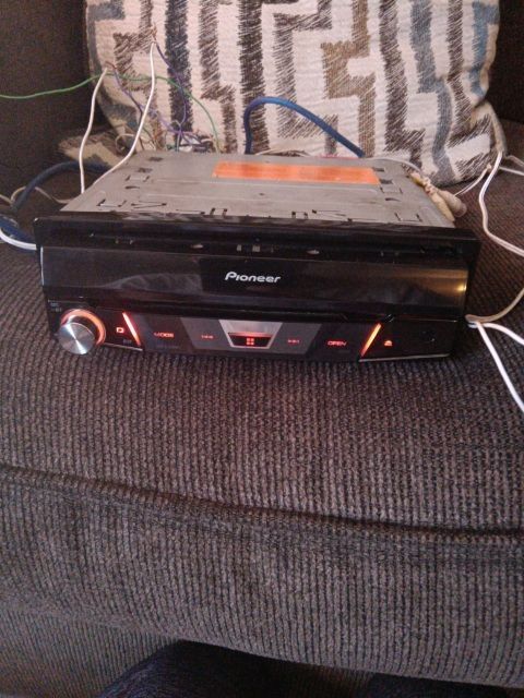 Pioneer In dash Flip Out Car Stereo