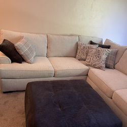 Sectional couch CASH ONLY- Offers accepted