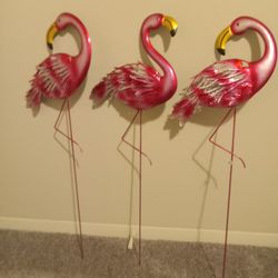 Flamingos Metal  Stake  Garden Dimencion 31H
