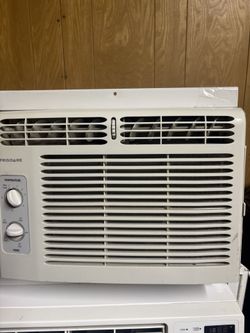 Frigidaire Air Conditioner 5,000 BTU works great