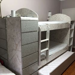 Bunk Bed twin over twin with Trundle + 3 Matresses