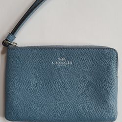 Coach corner blue zip wristlet 