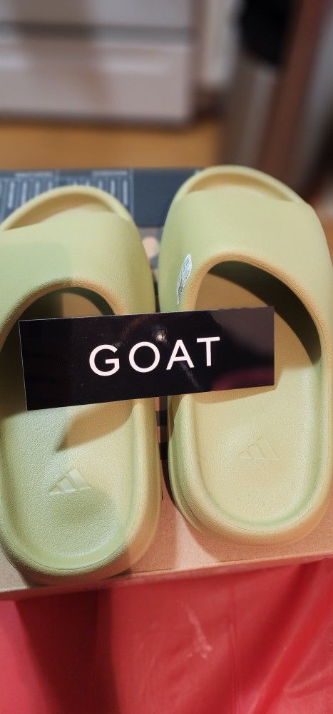 Yeezy Resin Slide