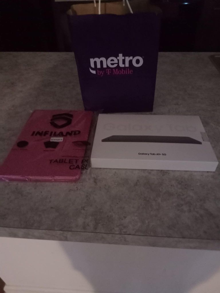 LIKE NEW https://offerup.com/redirect/?o=MTEuSW4= SAMSUNG TABLET w/CASE