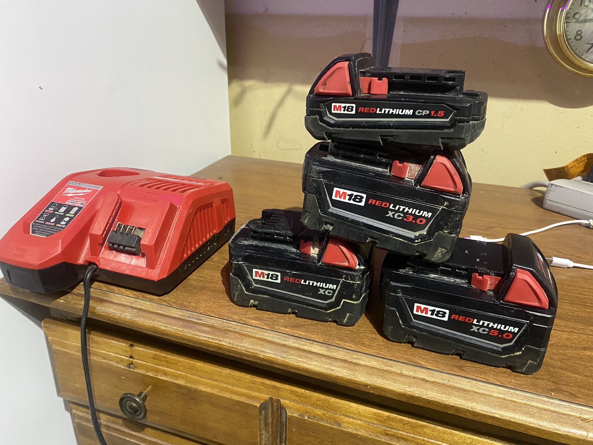 Milwaukee M12 M18 Dual Battery Charger W/ 4 M18 Lithium Batteries