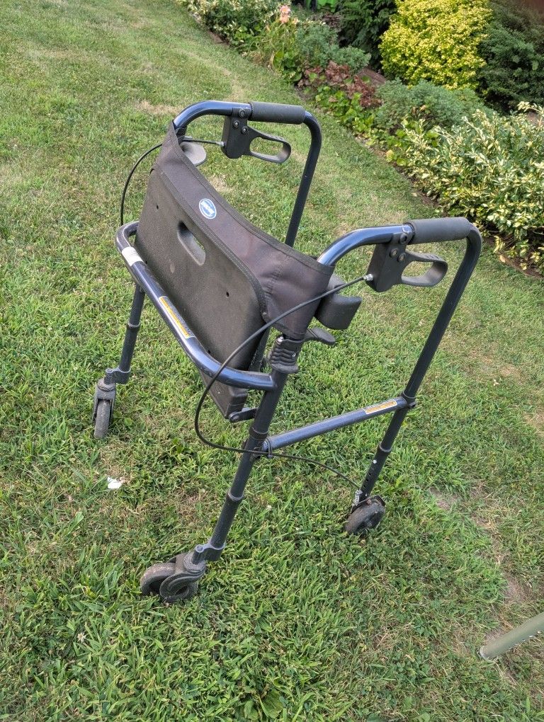 Nicer Walker