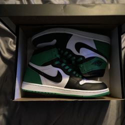 Air Jordan 1 Retro: Black/ Lucky Green