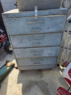 Metal cabinet