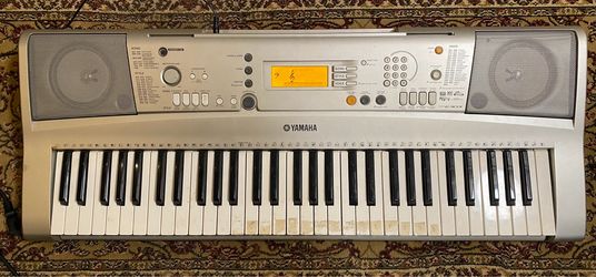 Yamaha PSR E303 Keyboard Piano Synthesizer