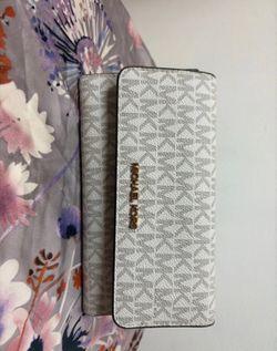 Like New Michael Kors Wallet $45