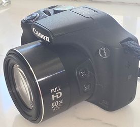 Like-New Canon PowerShot SX540 HS, w/ straps, lens cover & battery.