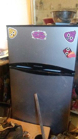 Fridgidaire mini fridge with separate freezer