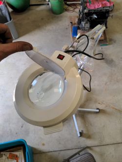 Magnification Light