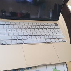 MacBook Air M3 512gb Icloud Locked Like New Mint Condition Turn On Fine Selling Cheap For PARTSSS