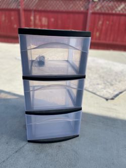 Plastic comoda