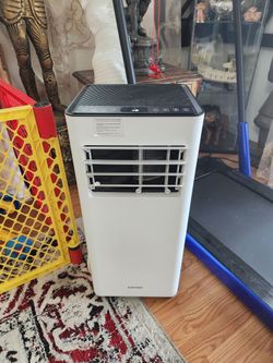 Like new portable ac with hose/ window kit/ blows ice cold air fast/ can test before buying