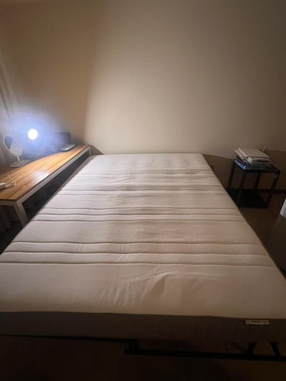 Queen size bed frame +mattress