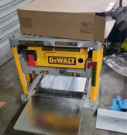 Dewalt 15 Amp Corded 13 in. Planer (Like new/ como nuevo)