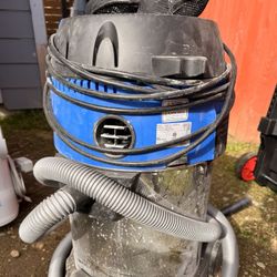 10 Gallon Wet/Dry Vacuum with Detachable Blower