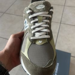 New Balance Olive green 2002R