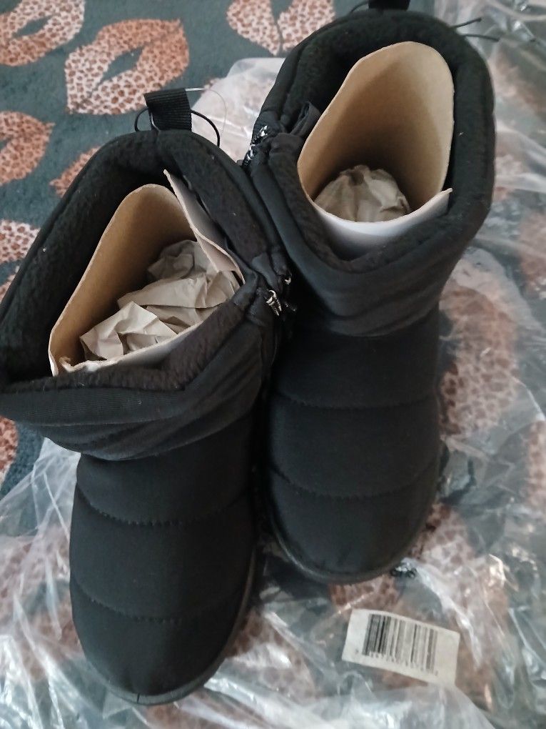 2 Black Puff Snow Boots New