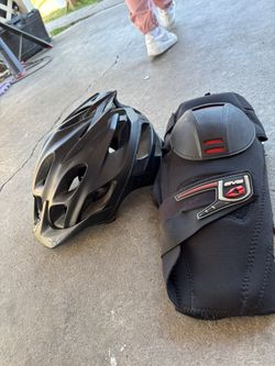 Fox Helmet, Knee Brace