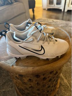 Mike Trout baseball cleats 3Y