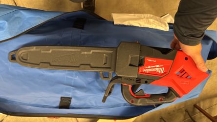 Milwaukee top handle chain saw