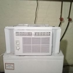 Air Conditioner Frigidaire 5,000 BTU (Like New)