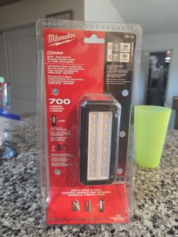 Milwaukee m12 ligth whit  battery 3.0 & charger....