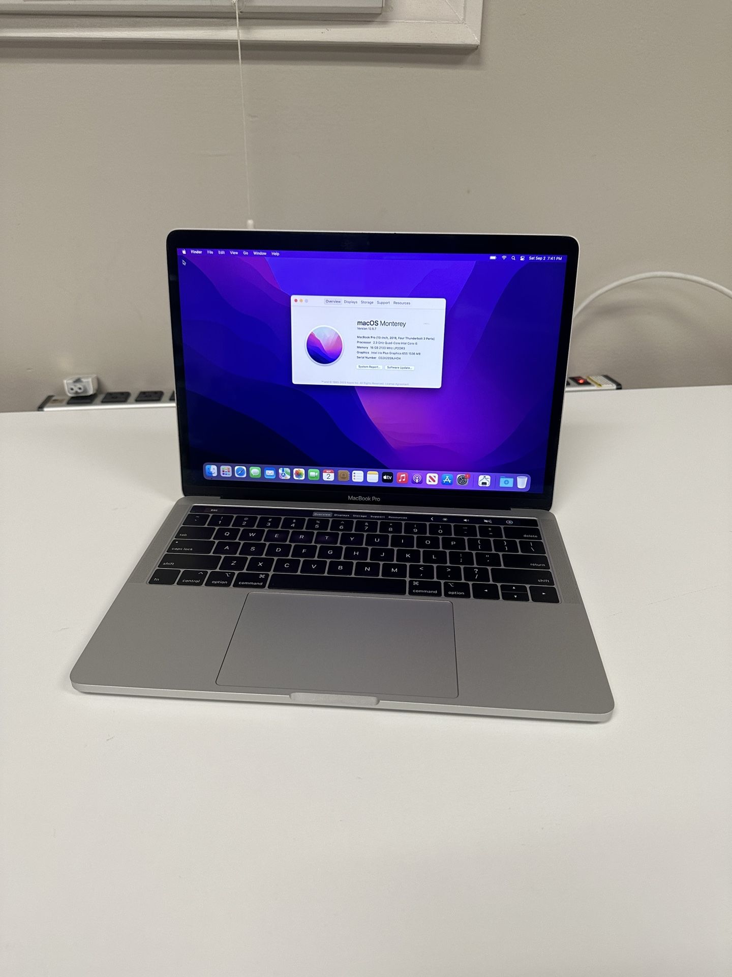 Apple 13” MacBook Pro Touch Bar 2018 2.3ghz Quad Core i5 16gb RAM 500gb Flash macOS Monterey