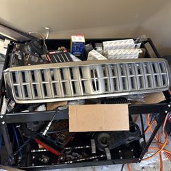 06-09 Lincoln car grille