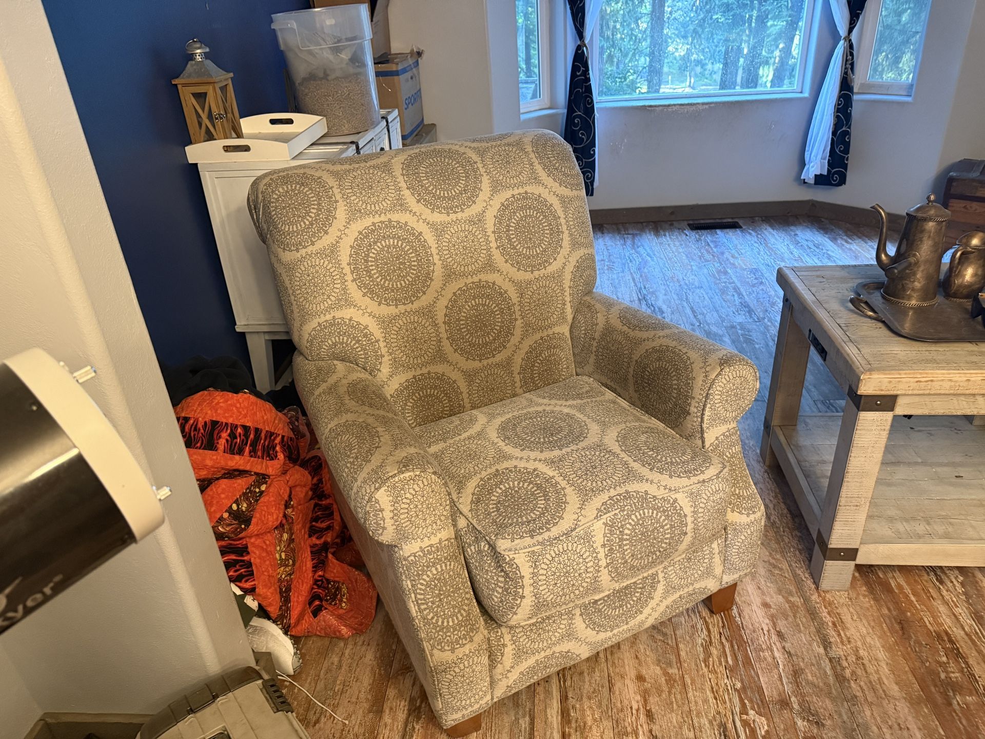 3 Peace, Set Two Chairs In A Table