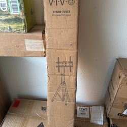 Vivian Tripod TV Stand 