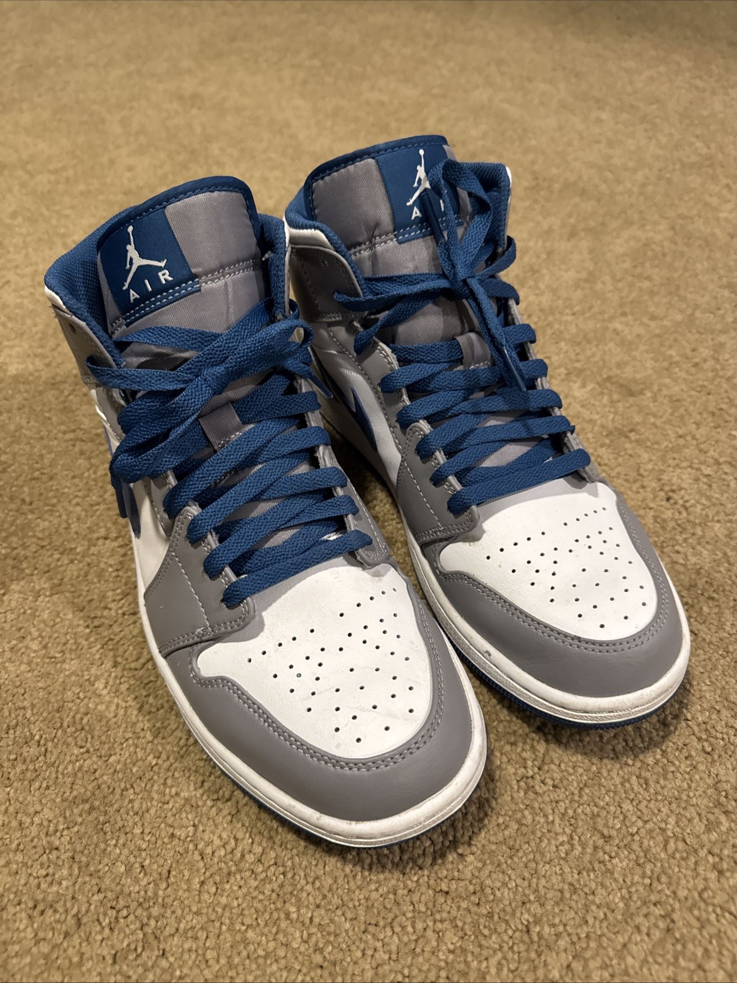 Nike Retro Jordan 1s Mid SE Size  10