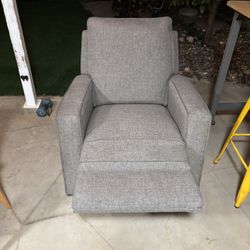 Recliner Chairs 