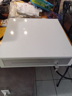 Clover Station Cash Drawer with Key 