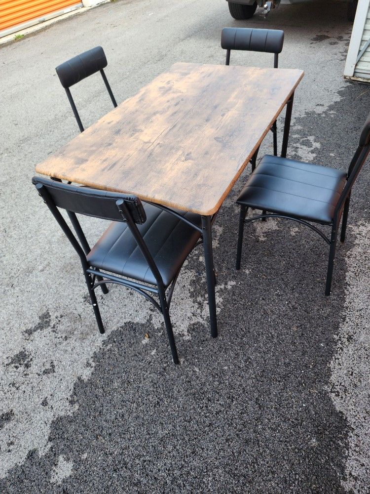 Table & Chairs