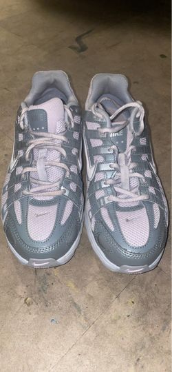 Nike Low-Top Sneakers Gray and Pink