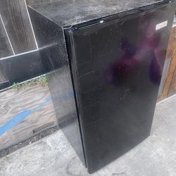 Igloo Mini Fridge 