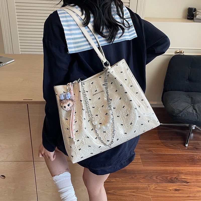 Women‘s bag new simple niche fashion versatile pearl chain design trend foreign style shoulder bag