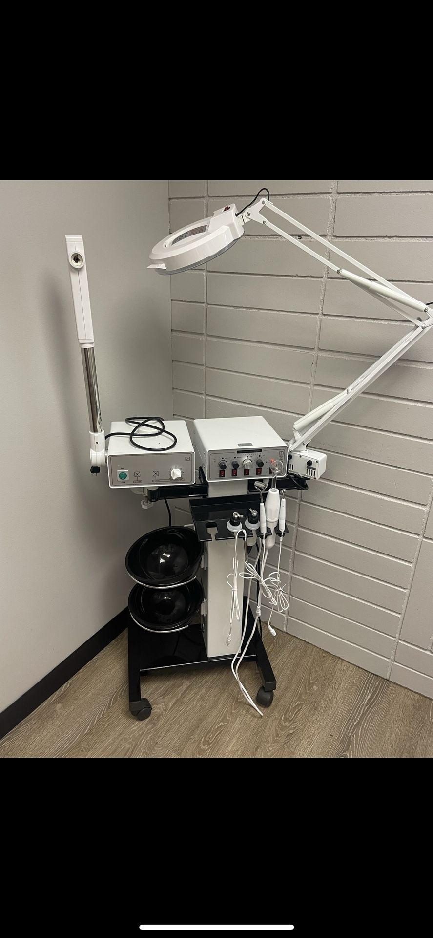Aesthetician facial steamer