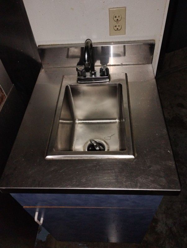 Single Sink Rinse Station And Cabinet