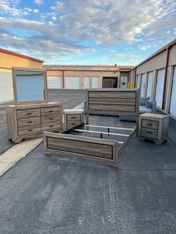 5 piece queen bedroom set ( can deliver for $10 )