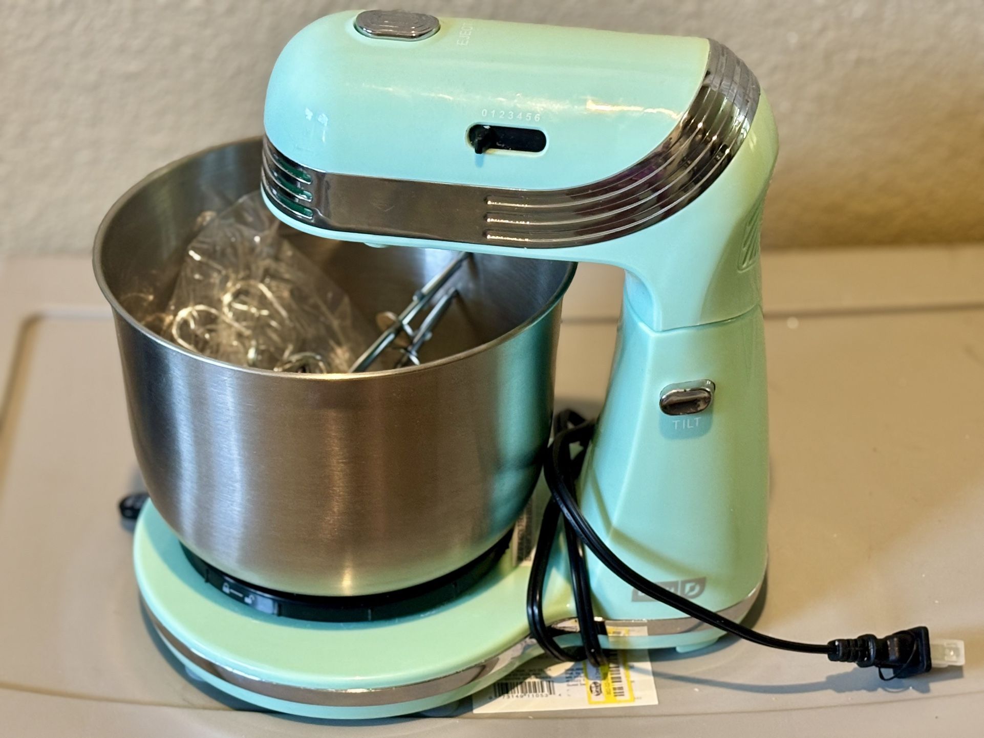 Dash 3 Quart Stand Mixer- Like New