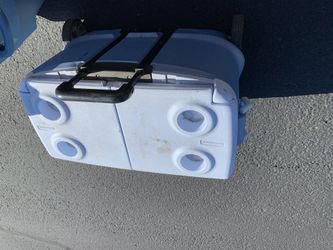 Rubbermaid Wheeled Cooler